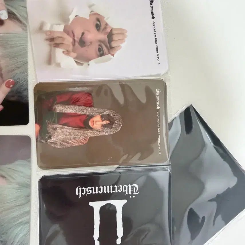 [BUNJANG] G-Dragon WEVEREMANSION Exhibition Photocard 3-Set + Card Cover Sticker 3-Set Bundle / 지디 위버맨쉬 전시회 포카 3종 세트 +카드커버스티커 3종
