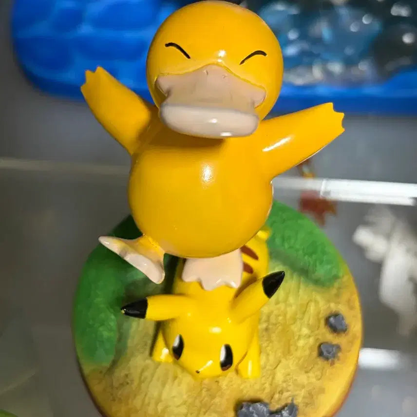 [BUNJANG] Miracle Pokemon Psyduck Resin Figure (Original &amp; Pink) with Pikachu Bonus / 고라파덕 포켓몬 레진 미라클 miracle 원색, 분홍색 서비스 포함