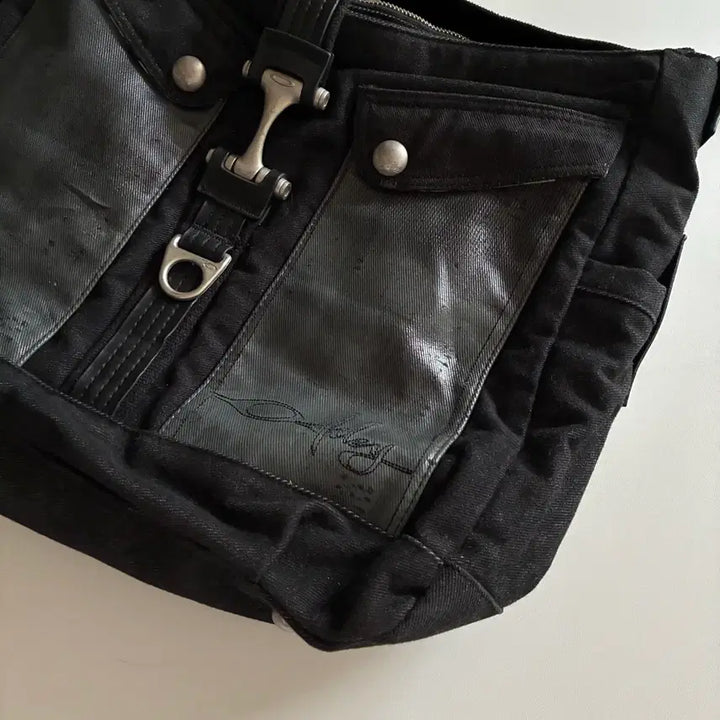 [BUNJANG] Oakley 00s Cross Shoulder Bag / 오클리 00s 크로스 숄더 백