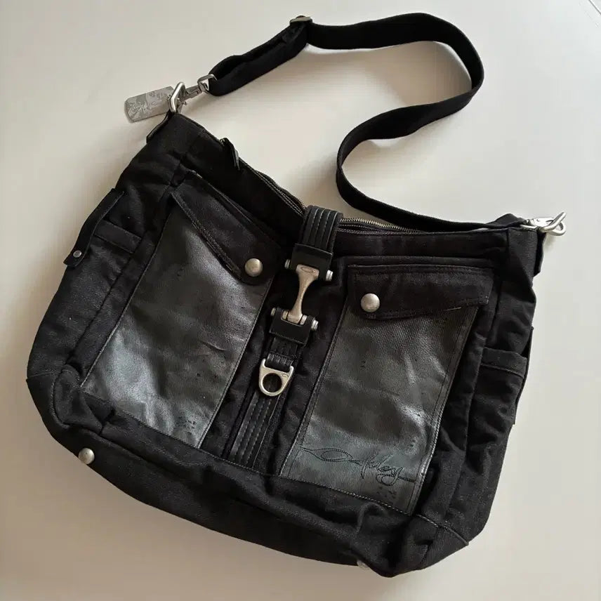 [BUNJANG] Oakley 00s Cross Shoulder Bag / 오클리 00s 크로스 숄더 백