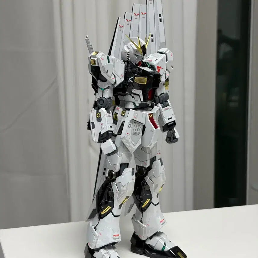 [BUNJANG] Master Grade (MG) Nu Gundam Titanium Finish with Metal Frame and Custom Amuro Ray Acrylic Stand / MG 뉴건담 티타늄피니쉬(메탈프레임) + 서비스 아크릴