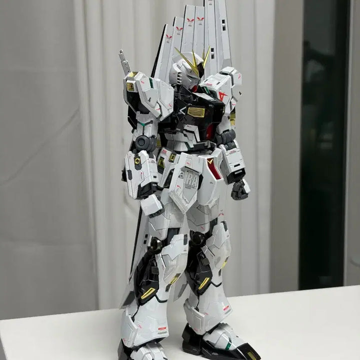 [BUNJANG] Master Grade (MG) Nu Gundam Titanium Finish with Metal Frame and Custom Amuro Ray Acrylic Stand / MG 뉴건담 티타늄피니쉬(메탈프레임) + 서비스 아크릴