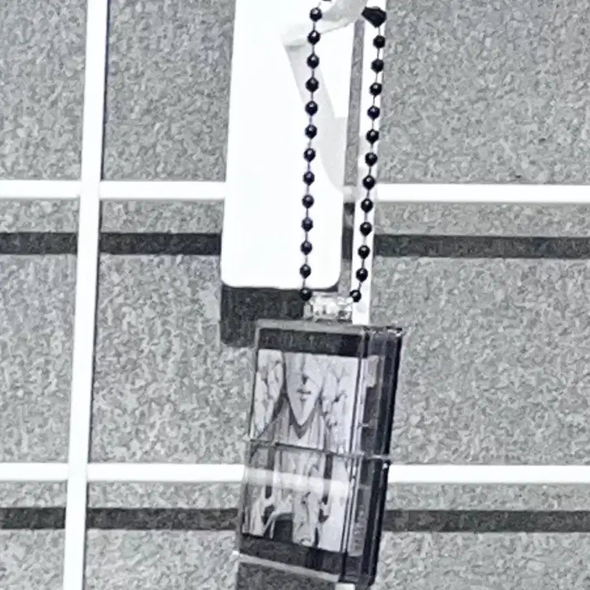 [BUNJANG] Attack on Titan Levi Partial Cut Acrylic Keyholder / (미개봉) 진격의거인 진격거 전시회 리바이 파컷 아크릴 키홀더 키링