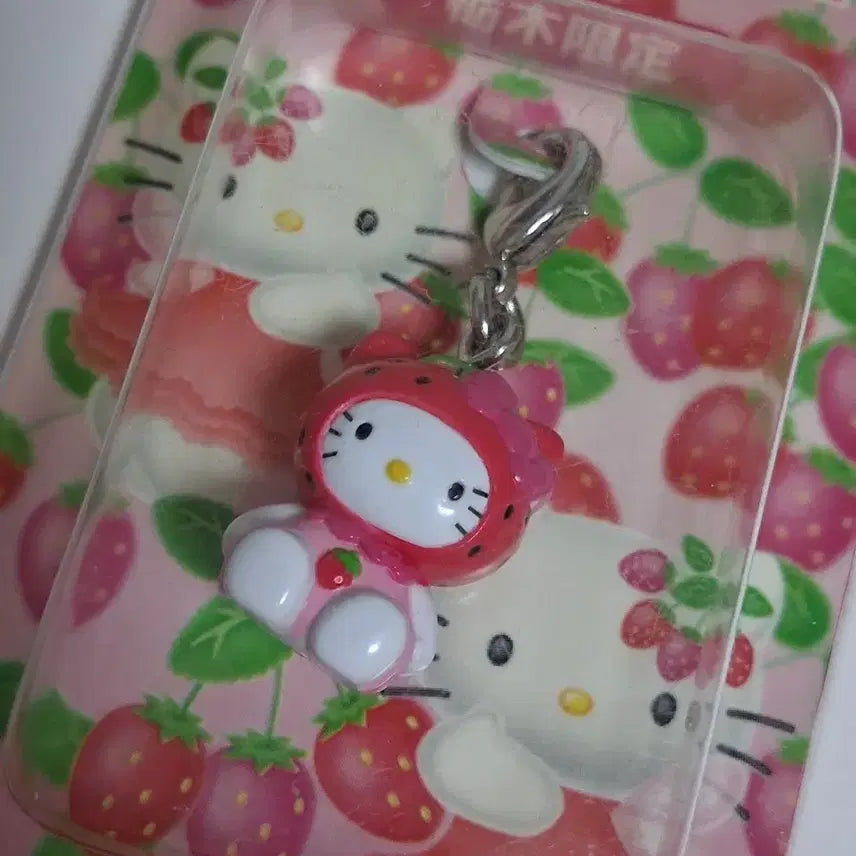 [BUNJANG] Classic Strawberry Bear Kitty Strap Keychain / 고전 딸기곰 키티스트랩 키링