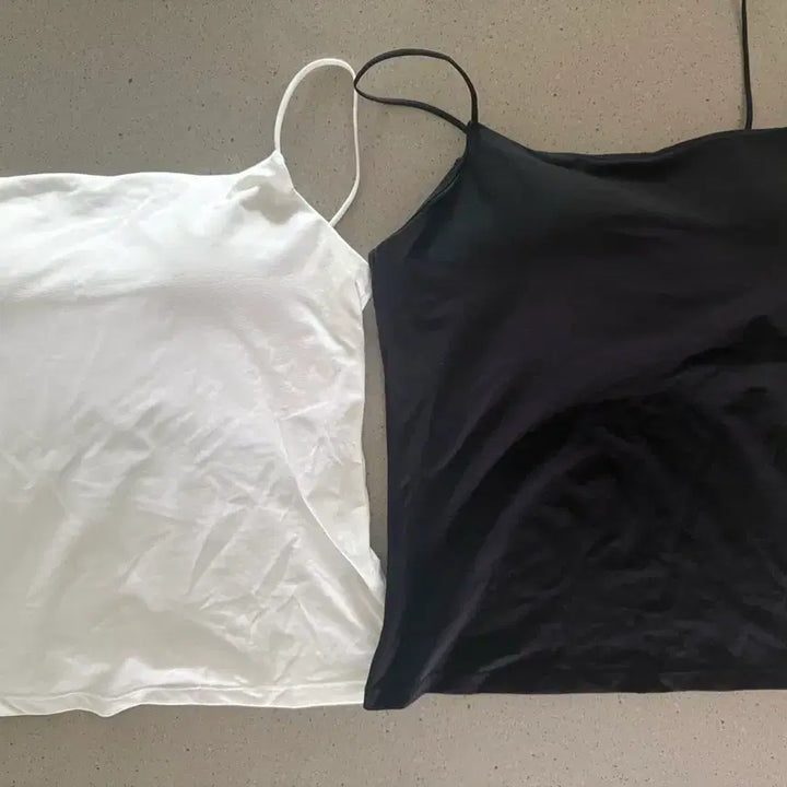 [BUNJANG] 2-Piece Set Spaghetti Strap Tank Tops / 캡나시 나시티 2개 세트