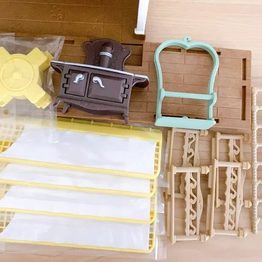 [BUNJANG] Sylvanian Families Sky-Blue Windmill House (Polar Bear Mom) / 실바니안 하늘 풍차 하우스(북극곰 엄마)