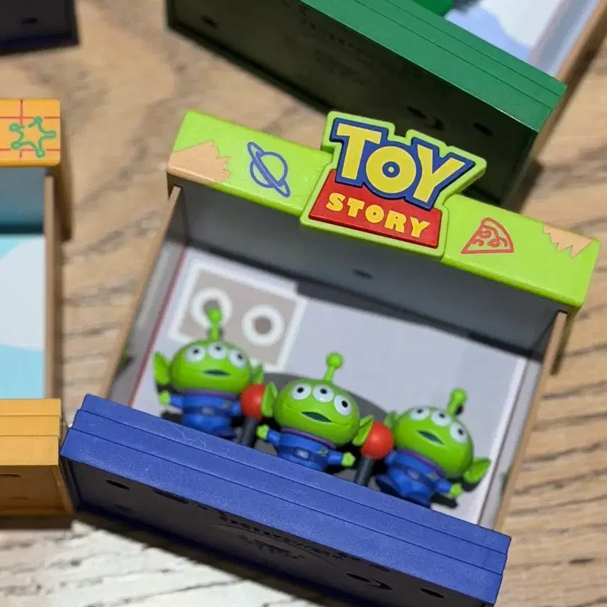[BUNJANG] Disney Pixar Toy Story Alien LED Figure / 토이스토리 알린 LED켜짐