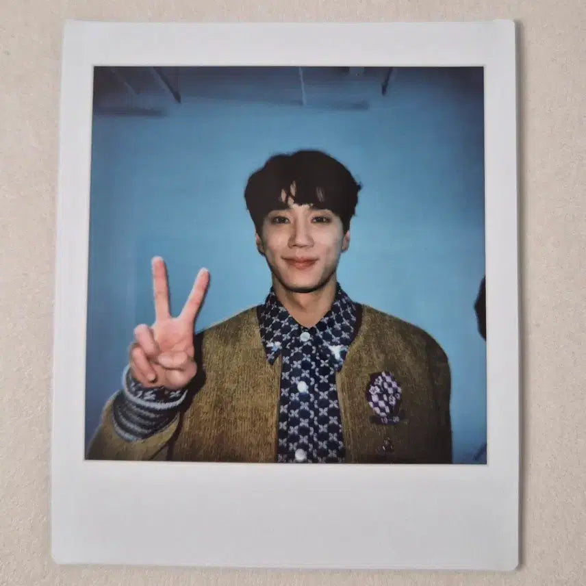 [BUNJANG] Lee Jun-young Signed Polaroid / 굿즈정리) 이준영 싸인폴라1장, 폴라1장