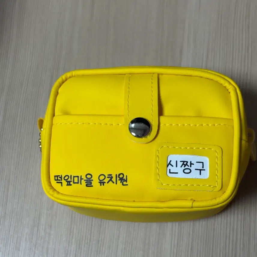 [BUNJANG] The Duck World Crayon Shin-chan Kindergarten Bag Airpods Pouch Keychain / 더키월드 짱구 유치원 가방 에어팟 파우치키링