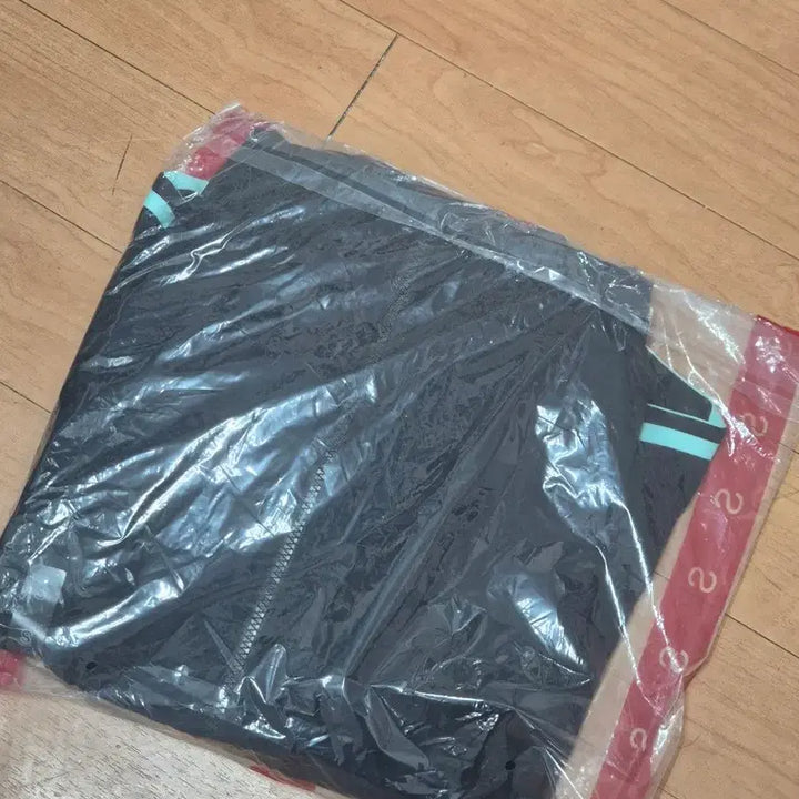 [BUNJANG] SPAO Hatsune Miku Track Jacket Size S / 스파오 미쿠 트랙자켓 S사이즈 신품