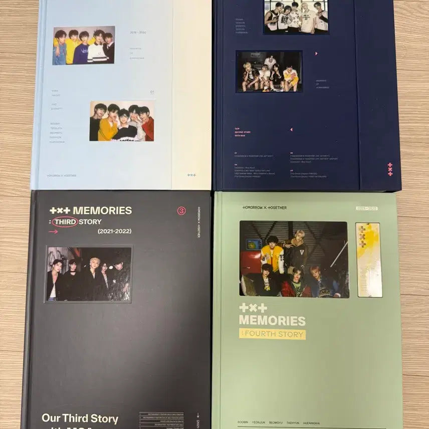 [BUNJANG] TXT (TOMORROW X TOGETHER) Memories Vol. 1-4 Photocard Set / 투바투 메모리즈 1~4 중 택1 (포카 일부 포함)