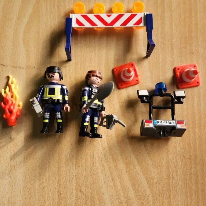 [BUNJANG] Playmobil Firefighter Set with Accessories / 플레이모빌 두명