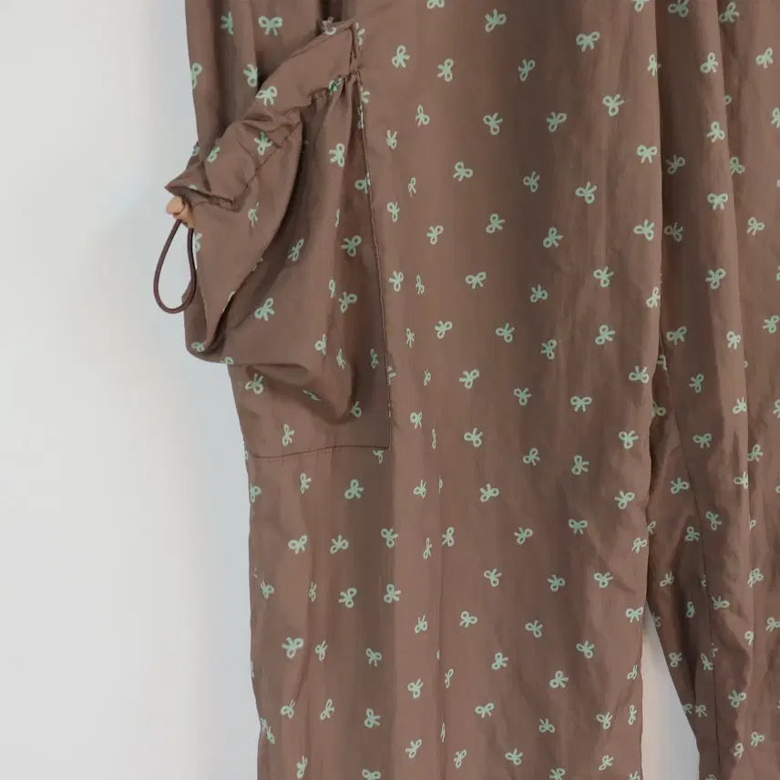 [BUNJANG] Ribbon Pattern Woven Cargo Pants - Brown Wide Jogger Fit / 리본 패턴 우븐 카고 팬츠 프리 브라운 와이드 조거 팬츠