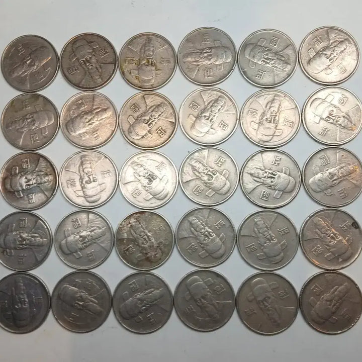 [BUNJANG] 1985 South Korean 100 Won Coins (30 pcs) / 100원 동전 1985년 30개