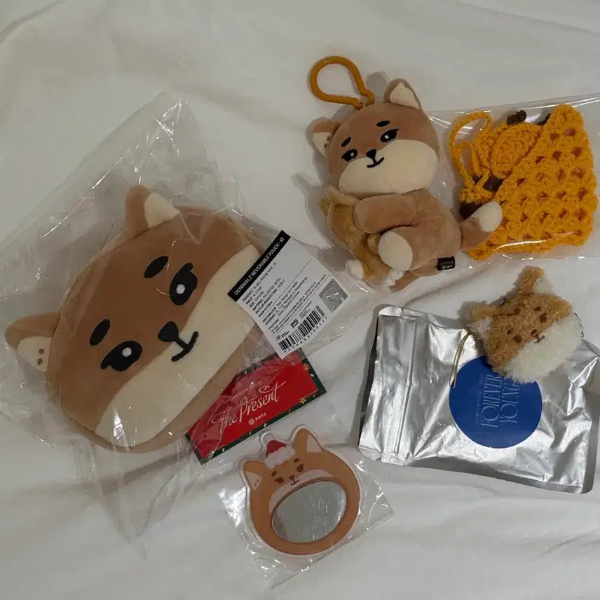 [SOLD OUT] [일괄]데이식스데니멀즈케 리버시블파우치+나안아+키링+클콘거울+뜨개옷