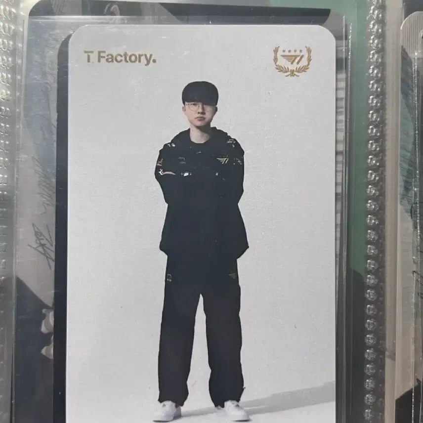 [BUNJANG] T1 Faker 2023 Worlds T-Factory Photocard (Championship Version) / 23월즈 롤드컵 T1 페이커 티팩토리 포토카드 월즈 우승버전 양도합니다!