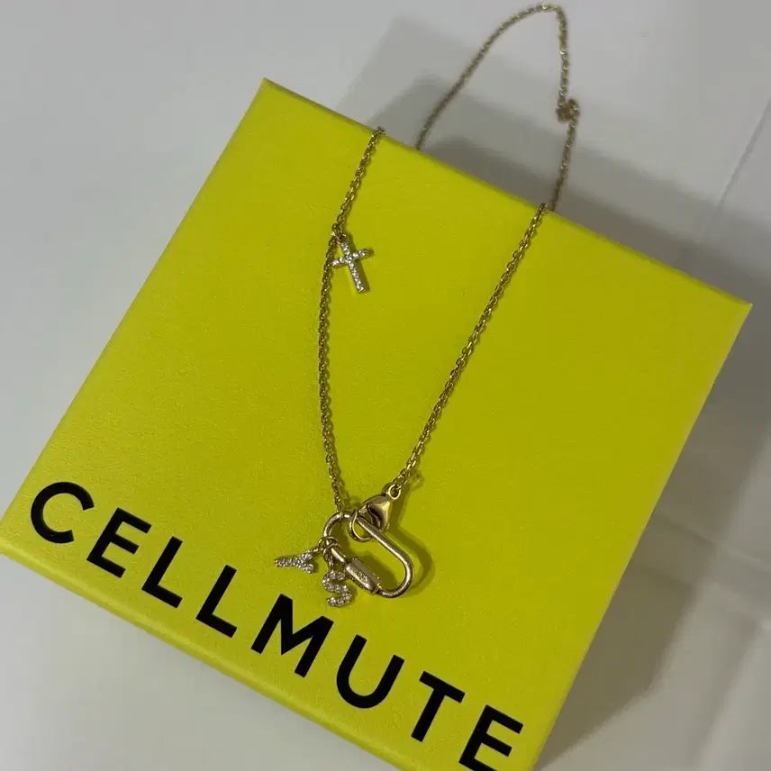 [BUNJANG] Selmute Cross Cubic Initial Necklace / 셀뮤트 십자가 큐빅 이니셜 목걸이