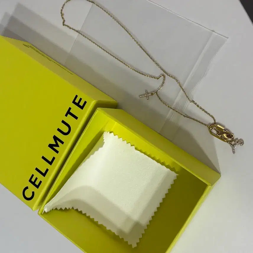 [BUNJANG] Selmute Cross Cubic Initial Necklace / 셀뮤트 십자가 큐빅 이니셜 목걸이