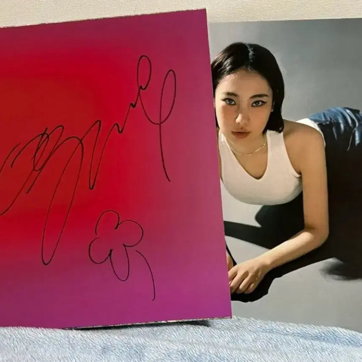 [BUNJANG] Yura YOURA Gaussian Signed LP / 유라 YOURA 가우시안 앨범 친필 싸인반 LP 엘피