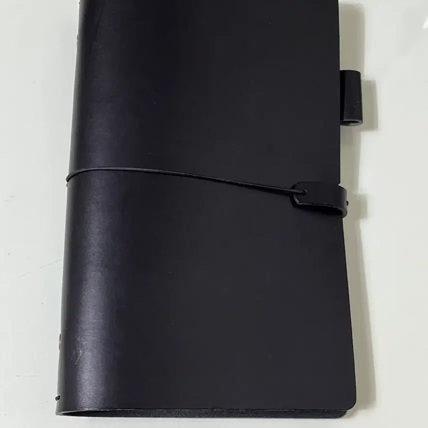 [SOLD OUT] 헤비츠 스트링 노트 커버 라지 블랙