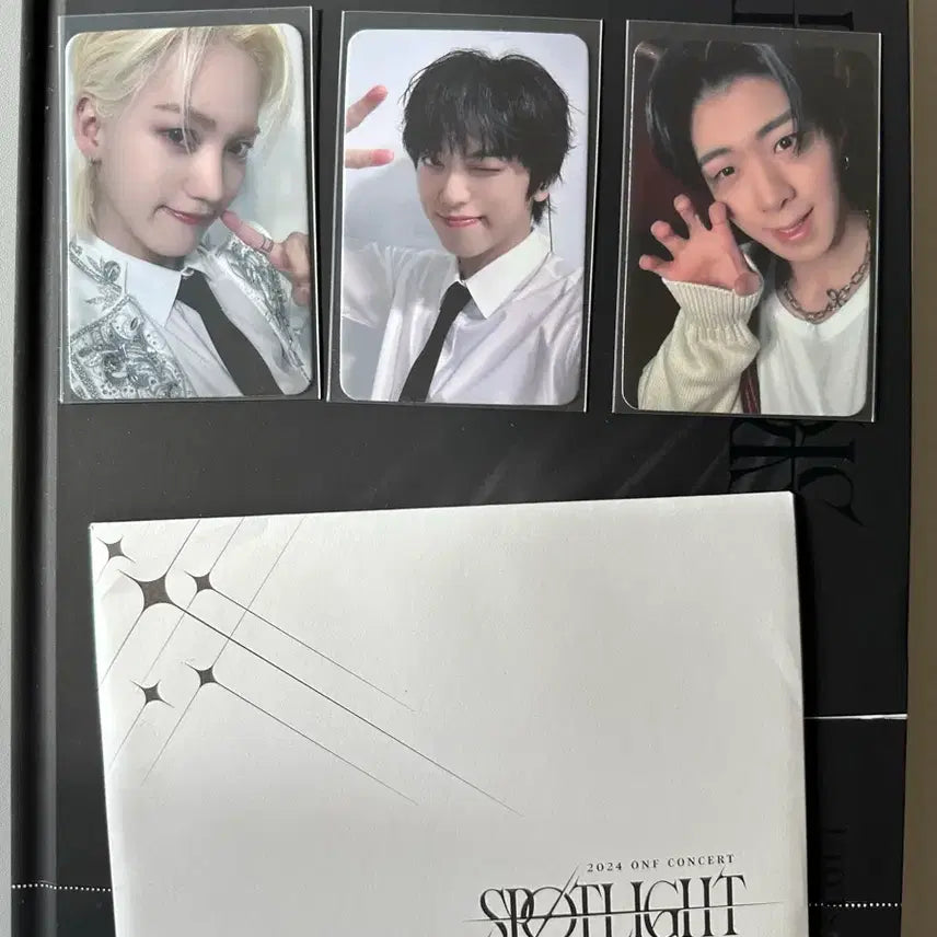 [BUNJANG] ONF SPOTLIGHT Concert Photobook with POB Photocards / 온앤오프 spotlight 콘서트 포토북(특전포카포함)