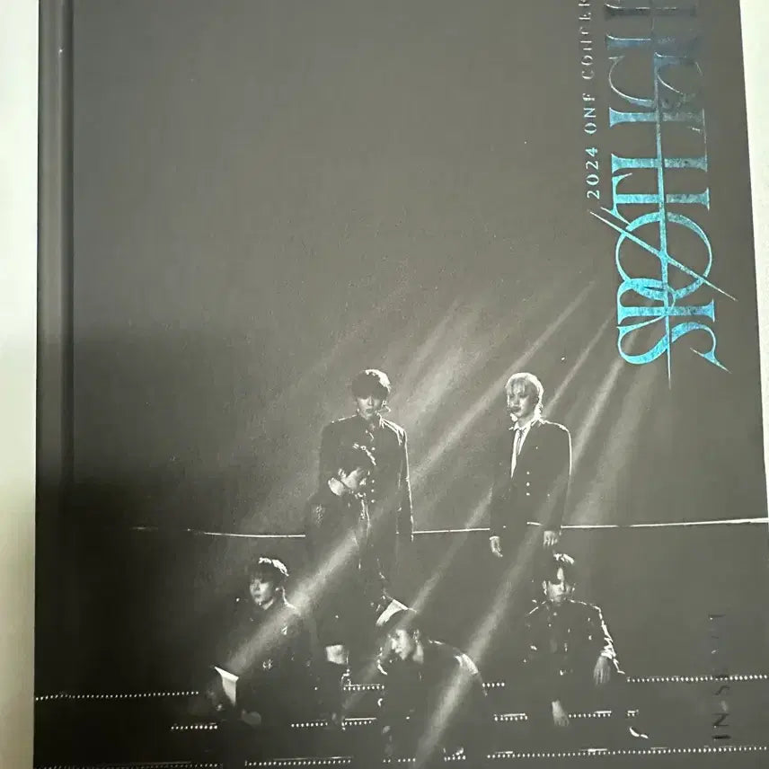 [BUNJANG] ONF SPOTLIGHT Concert Photobook with POB Photocards / 온앤오프 spotlight 콘서트 포토북(특전포카포함)