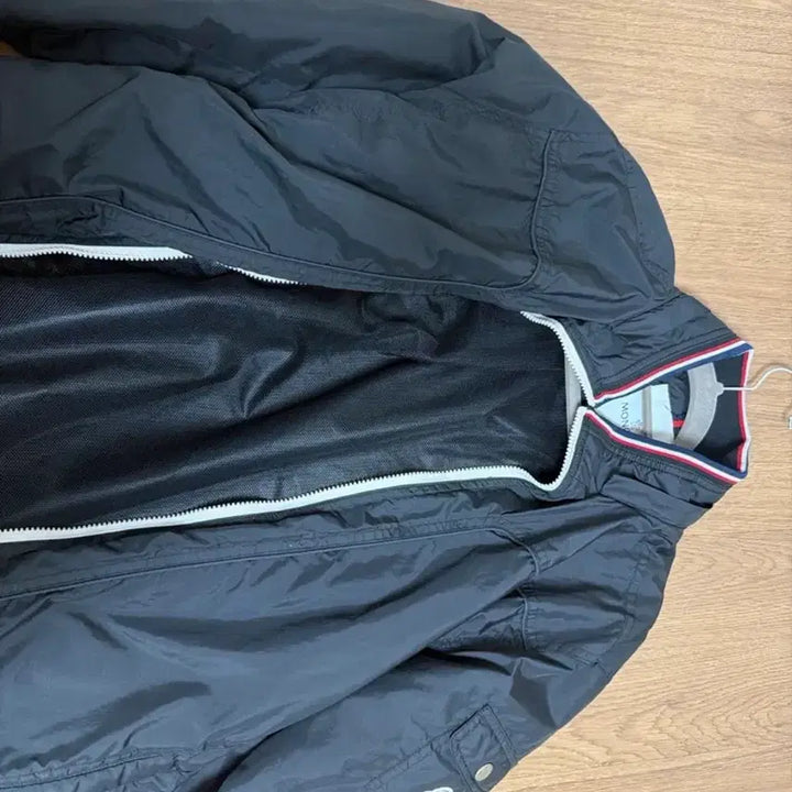 [SOLD OUT] 몽클레어 바람막이