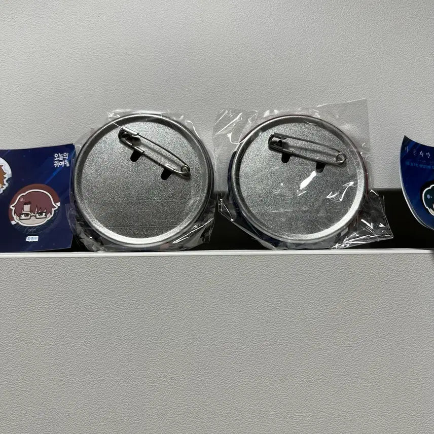 [BUNJANG] Solo Leveling Cha Hae-in &amp; Choi Jong-in Badge Bundle Set / 나혼자만레벨업(차해인,최종인) 캔뱃지 굿즈 일괄