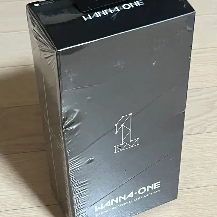 [BUNJANG] Wanna One Official LED Handheld Fan / 미개봉 워너원 손풍기 LED 핸디팬 공식