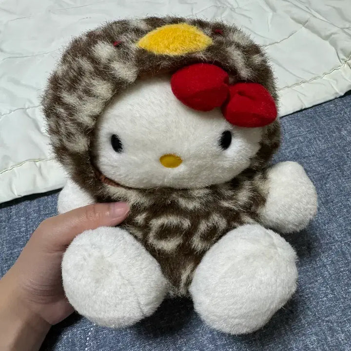 [BUNJANG] Vintage Hello Kitty Platypus Plush Doll / 고전 헬로키티 오리너구리? 인형 판매중