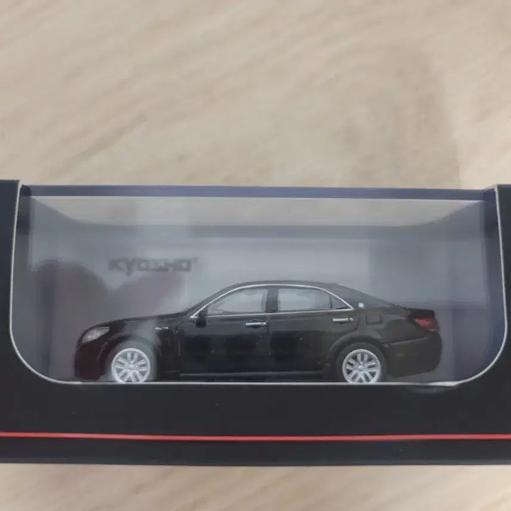 [BUNJANG] Kyosho 1:64 Toyota Crown Diecast Model Car - Black / 1:64 교쇼 도요타 크라운 미니카 블랙
