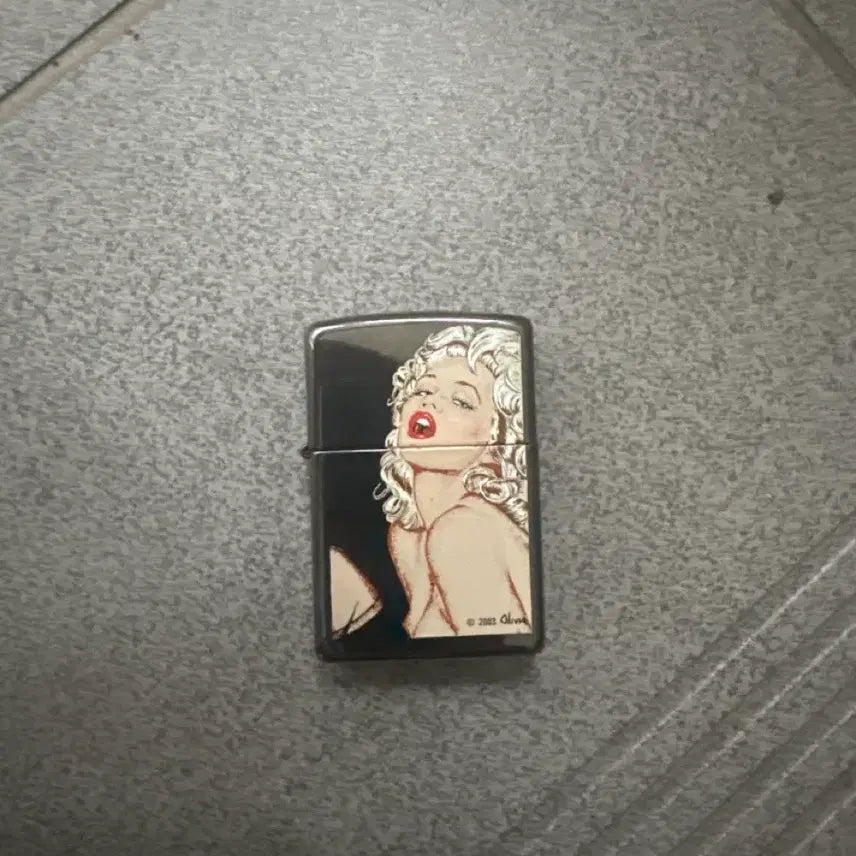 [BUNJANG] Marilyn Monroe Cherry Red Zippo Lighter 2003 / 마릴린먼로 체리레드 2003 지포
