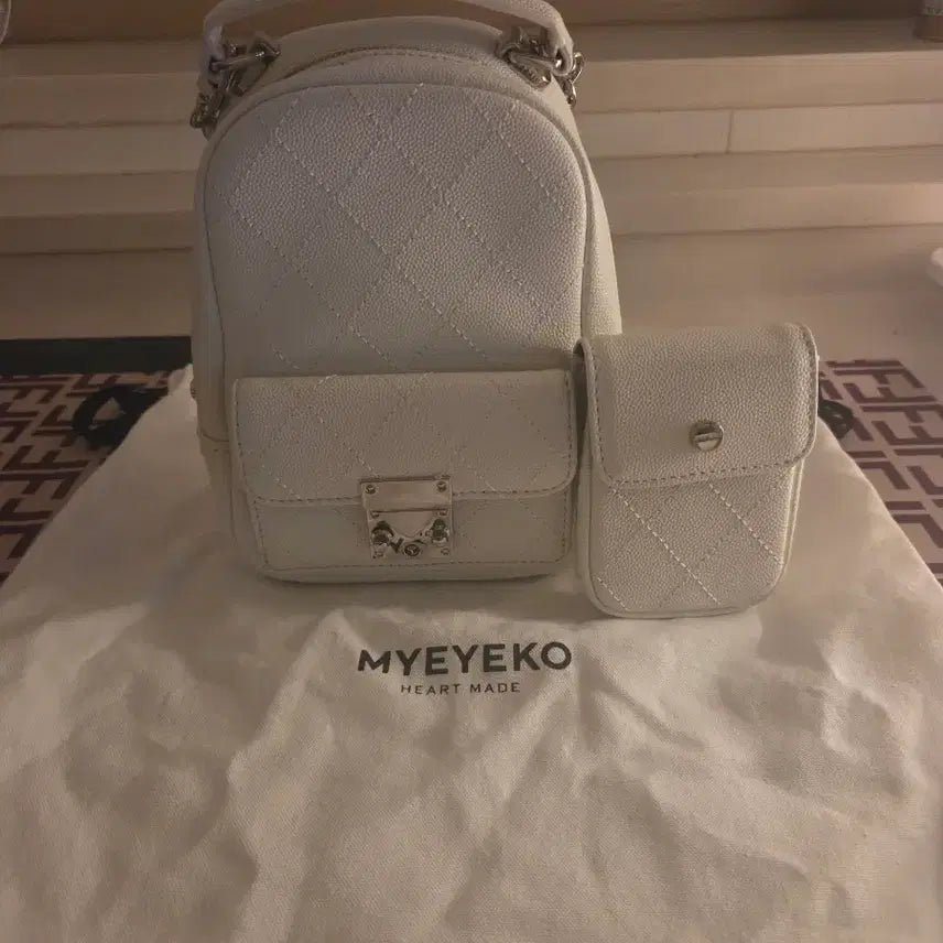 [BUNJANG] MYEYEKO Delivery Bag White Caviar Mini Backpack / 마이아이코 딜리버리백 화이트 캐비어