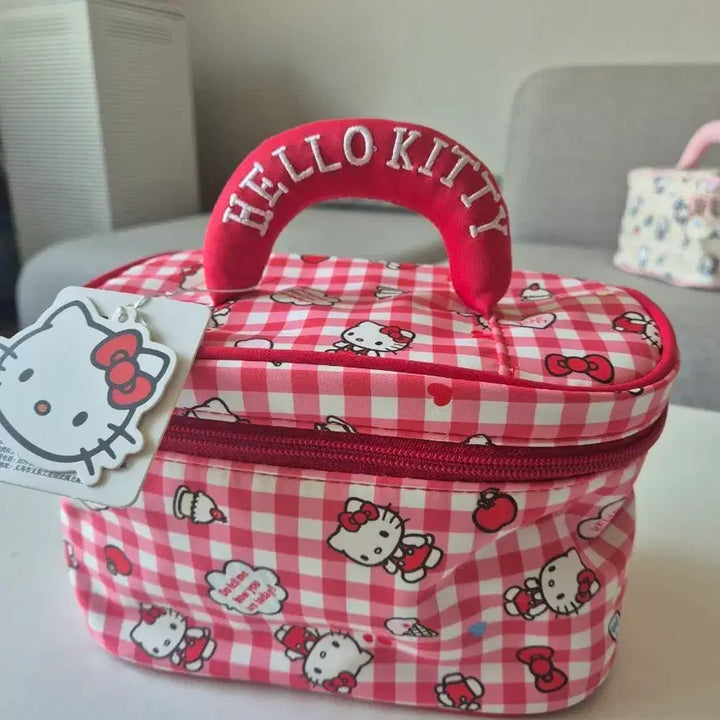 [SOLD OUT] 헬로키티 체크 파우치