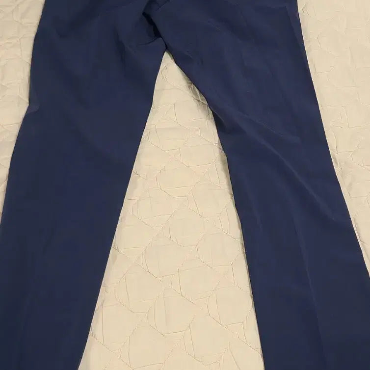 [SOLD OUT] TENUE DE GOLF  ZOY 골프 브랜드의 네이비 색상 여름바지