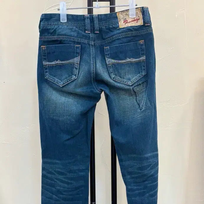[SOLD OUT] 썰스데이아일랜드 청바지