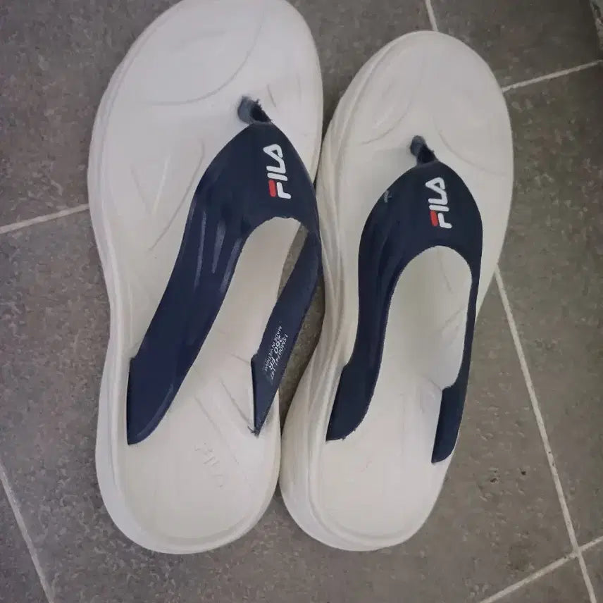 [SOLD OUT] 휠라 쪼리 슬리퍼 260(1회착용)