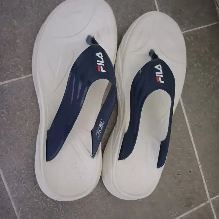 [SOLD OUT] 휠라 쪼리 슬리퍼 260(1회착용)