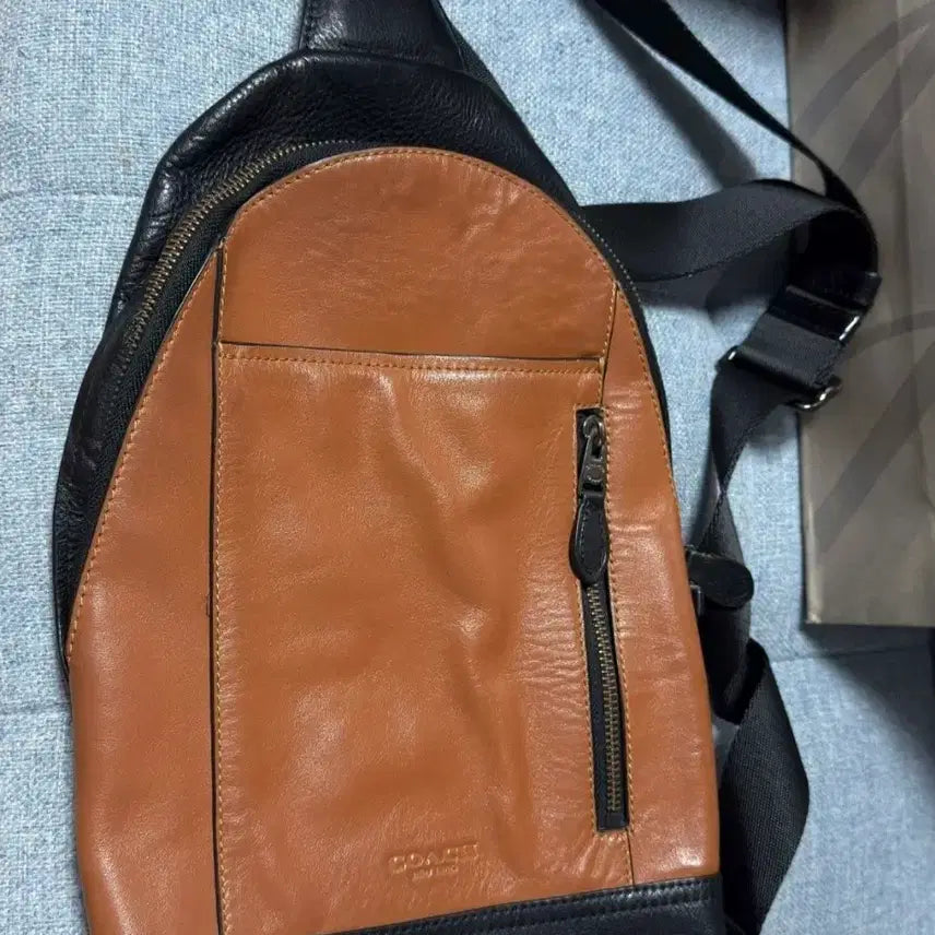[SOLD OUT] 코치 가죽 슬링백