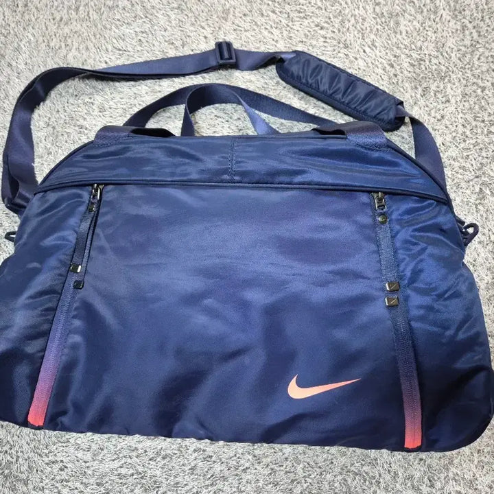 [BUNJANG] Nike Aura Lux Club Duffle Bag / 나이키 오라럭스 클럽 더플백