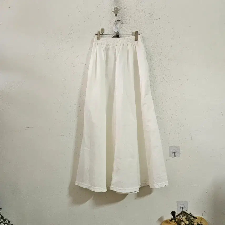 [BUNJANG] Long Flare Skirt White / 롱 플레어 스커트 화이트