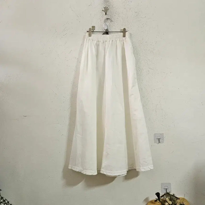 [BUNJANG] Long Flare Skirt White / 롱 플레어 스커트 화이트