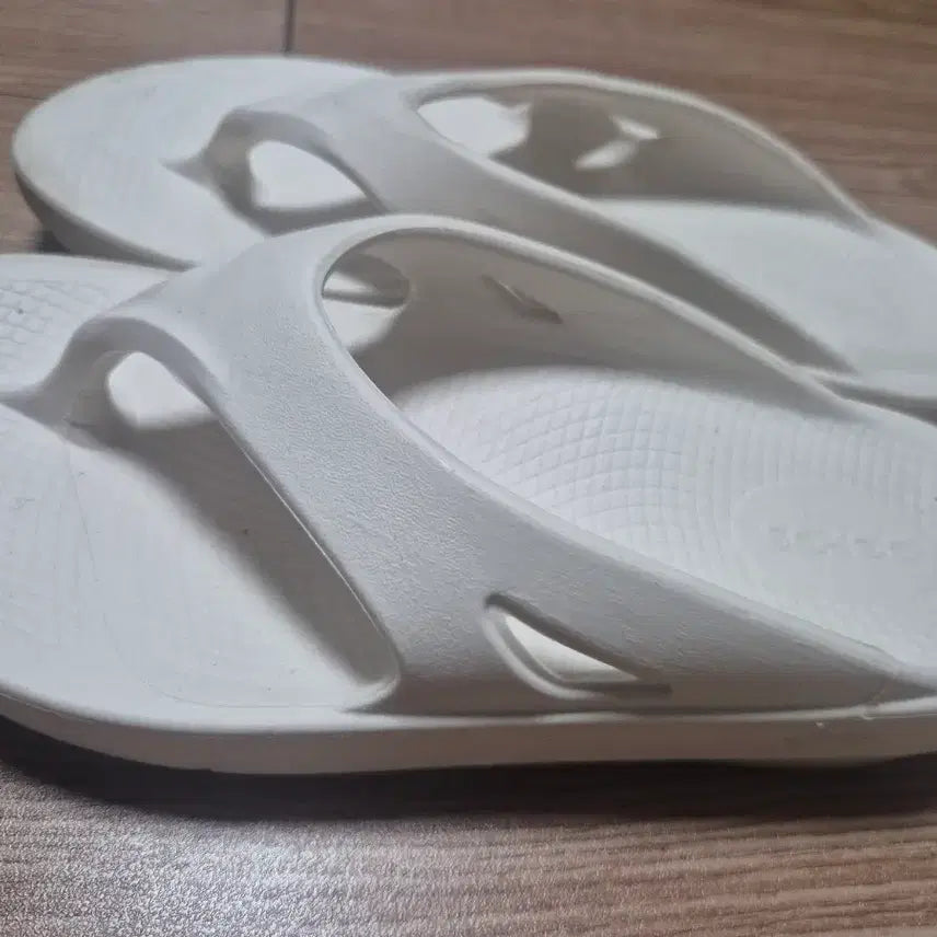 [BUNJANG] OOFOS Size 250 / 우포스 250