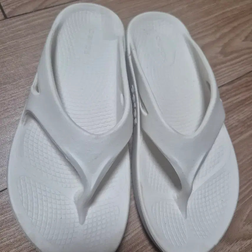 [BUNJANG] OOFOS Size 250 / 우포스 250