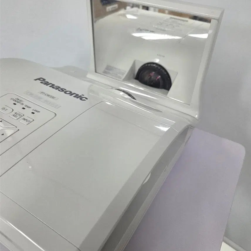 [BUNJANG] Panasonic Ultra Short Throw Projector PT-CW330EA / 파나소닉 초단초점 프로젝터 PT-CW330EA 저렴하게 놓아요