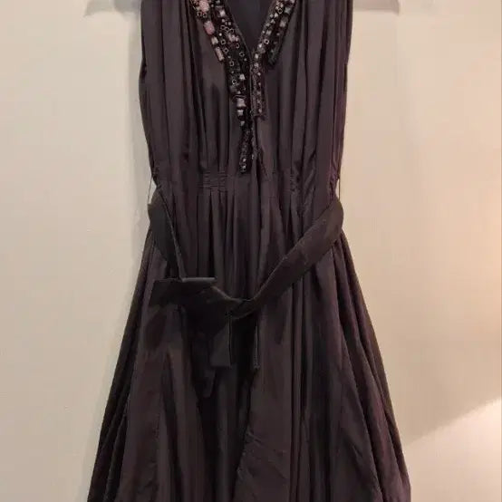 [BUNJANG] TIME Silk Sleeveless Dress with Subtle Sheen / 은은한 광택이 도는 타임 실크 민소매 원피스