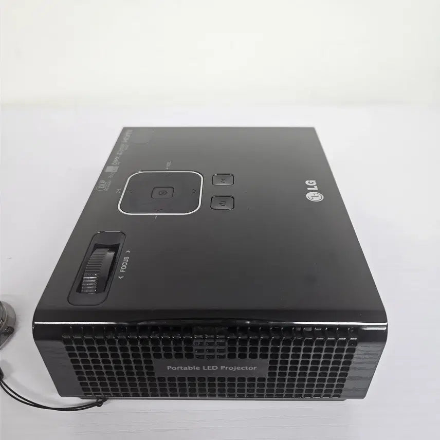 [BUNJANG] LG Portable MiniBeam Projectors (Various Models) / LG 미니빔 프로젝터 여러가지 팝니다.