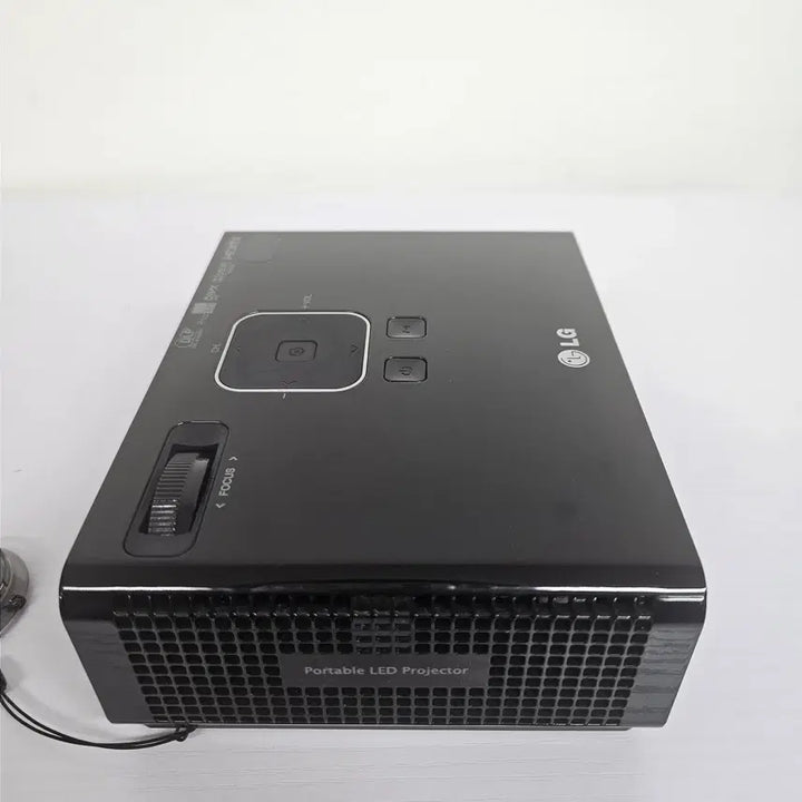 [BUNJANG] LG Portable MiniBeam Projectors (Various Models) / LG 미니빔 프로젝터 여러가지 팝니다.