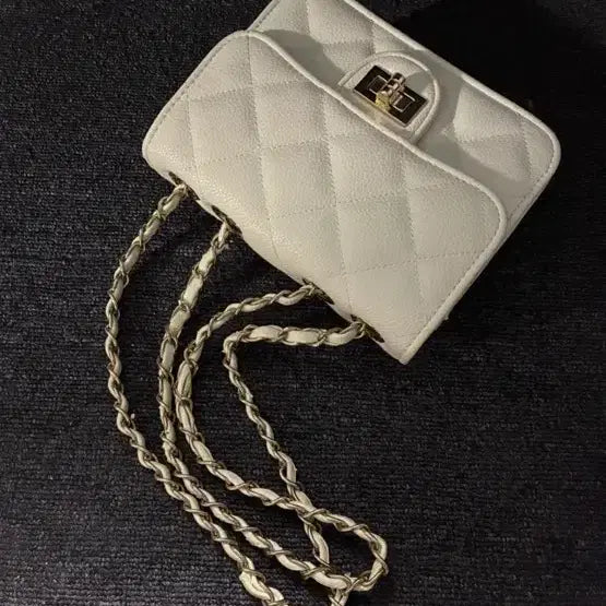 [BUNJANG] Della Stella White Quilting Chain Mini Bag / 델라스텔라 화이트 퀼팅 체인 미니백