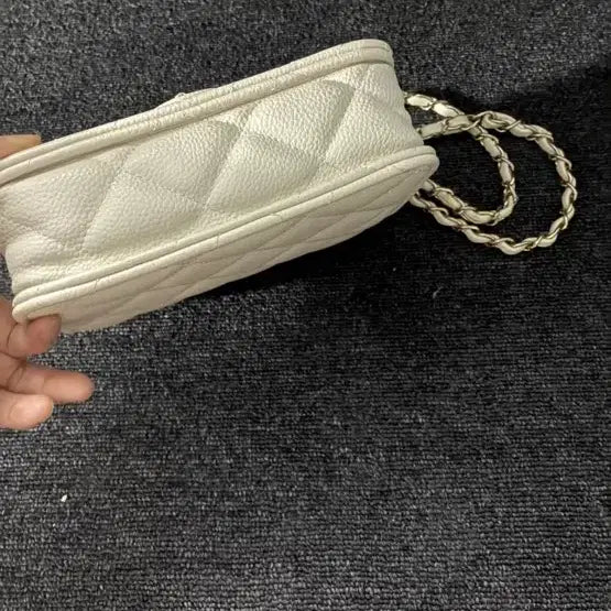 [BUNJANG] Della Stella White Quilting Chain Mini Bag / 델라스텔라 화이트 퀼팅 체인 미니백